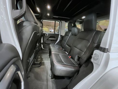 Used 2025 Jeep Wrangler Unlimited Rubicon image 19