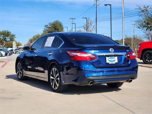 Used 2017 Nissan Altima 2.5 SR w/ LED Appearance Package image 4
