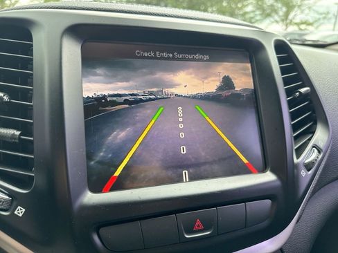 Used 2014 Jeep Cherokee Limited FWD image 16