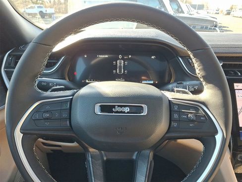 New 2025 Jeep Grand Cherokee Limited image 10