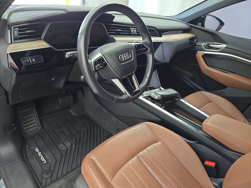 Used 2022 Audi e-tron Premium Plus w/ Premium Plus Package image 16