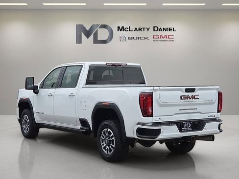 Used 2022 GMC Sierra 2500 AT4 w/ AT4 Preferred Package AWD/4WD image 4
