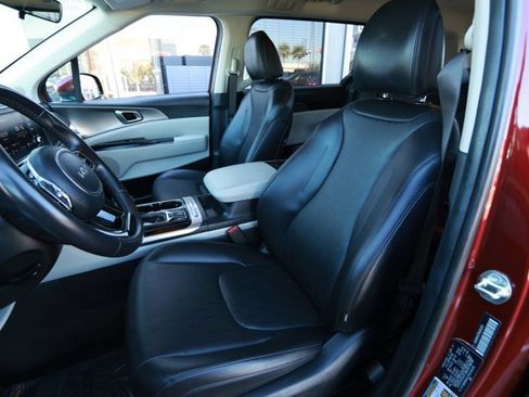 Used 2024 Kia Carnival LX image 24