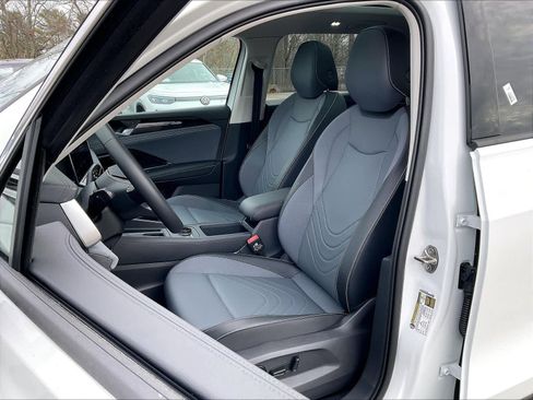 New 2026 Volkswagen Tiguan SE image 11