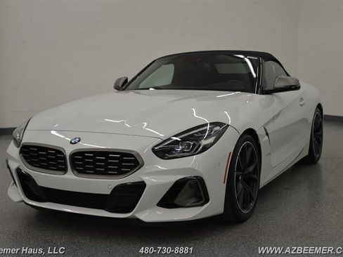 Used 2024 BMW Z4 M40i w/ Premium Package image 2