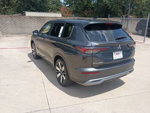 Used 2025 Mitsubishi Outlander AWD image 8