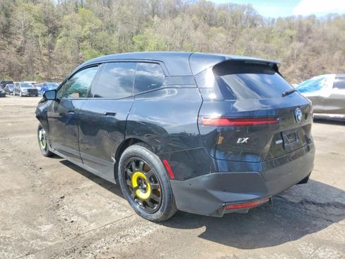 Used 2024 BMW iX xDrive50 w/ Premium Package AWD/4WD image 3