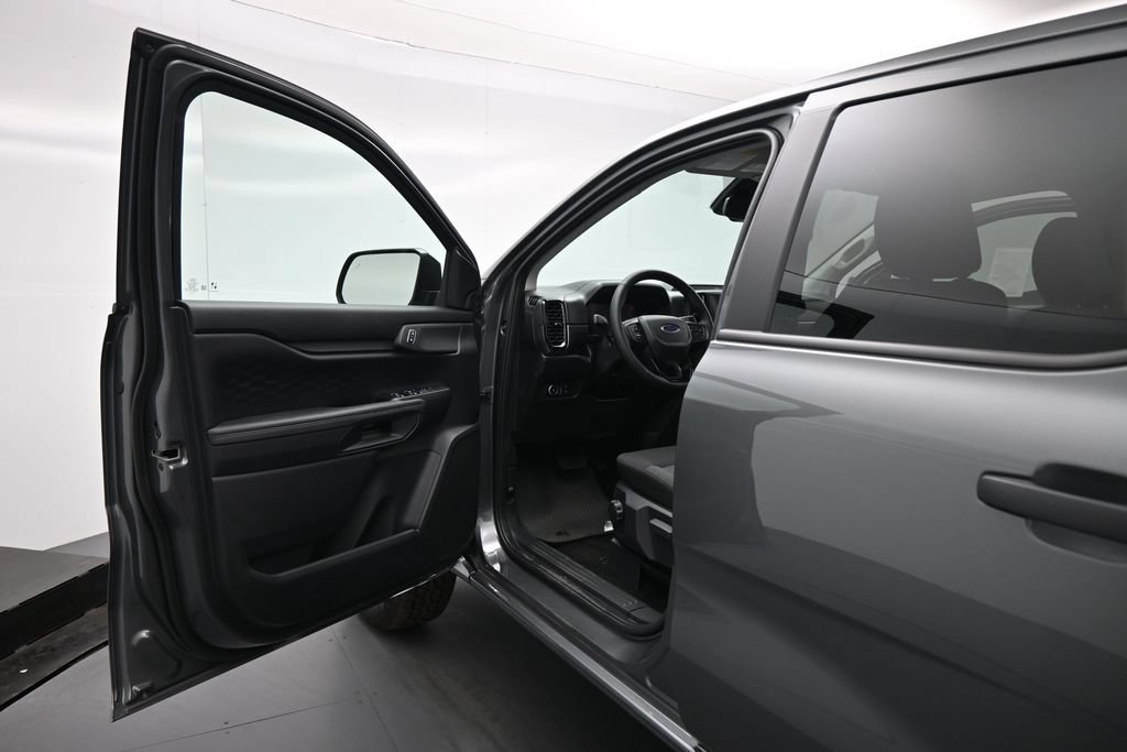 New 2026 Ford Ranger XLT w/ Black Appearance Package AWD/4WD image 8