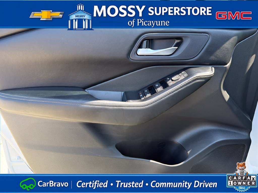 Certified 2026 Nissan Rogue SV FWD image 14