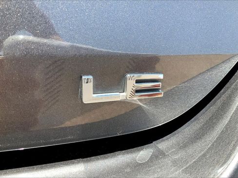Used 2021 Toyota Highlander LE FWD image 10