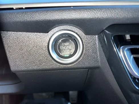 Certified 2025 Chevrolet Traverse LT image 28