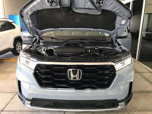 Used 2023 Honda Pilot Touring image 9