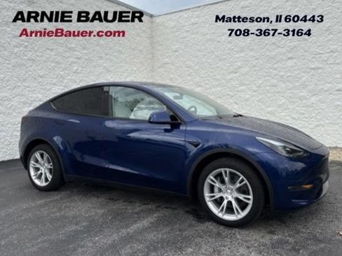 Used 2023 Tesla Model Y Long Range AWD/4WD image 1