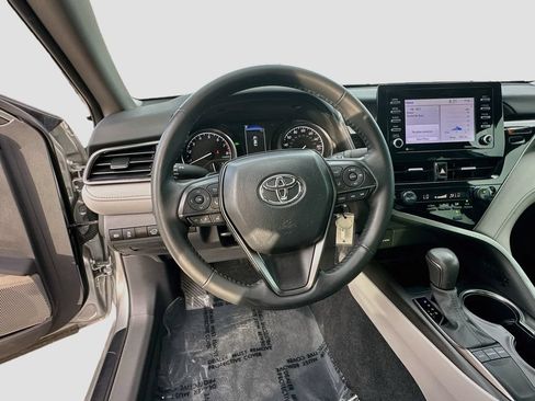 Used 2024 Toyota Camry SE FWD image 11
