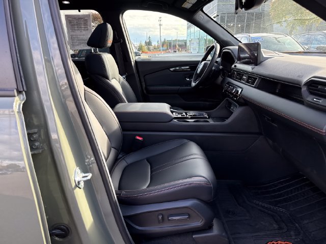 Used 2026 Honda Pilot TrailSport image 9