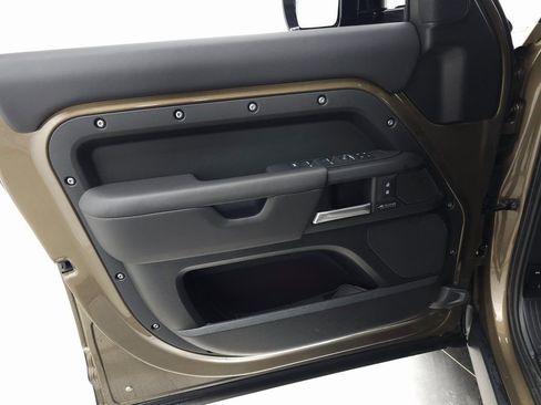 New 2026 Land Rover Defender 110 X-Dynamic SE AWD/4WD image 14