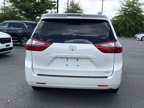 Used 2017 Toyota Sienna XLE FWD image 3