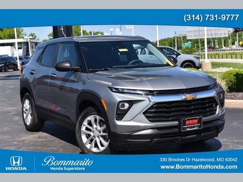 Used 2025 Chevrolet TrailBlazer LS w/ LS Convenience Package FWD image 1