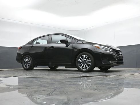 Used 2025 Nissan Versa SV image 38