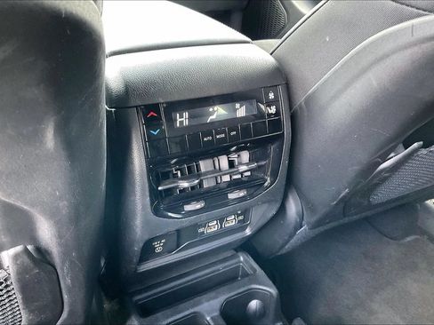 Used 2025 Jeep Grand Cherokee L Altitude AWD/4WD image 15