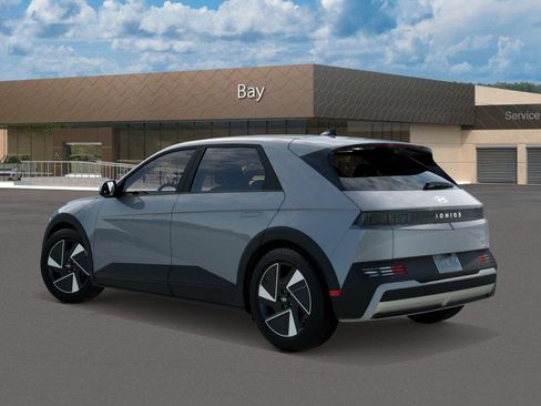 New 2026 Hyundai Ioniq 5 SE image 5