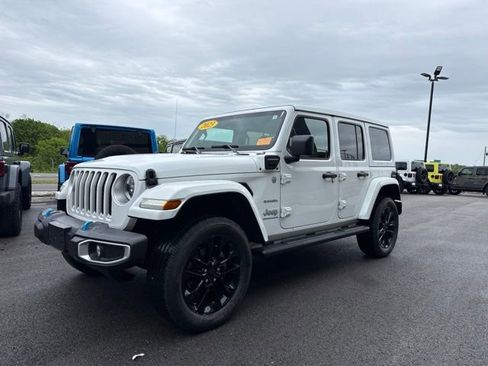 Used 2023 Jeep Wrangler Unlimited Sahara w/ Cold Weather Group AWD/4WD image 8