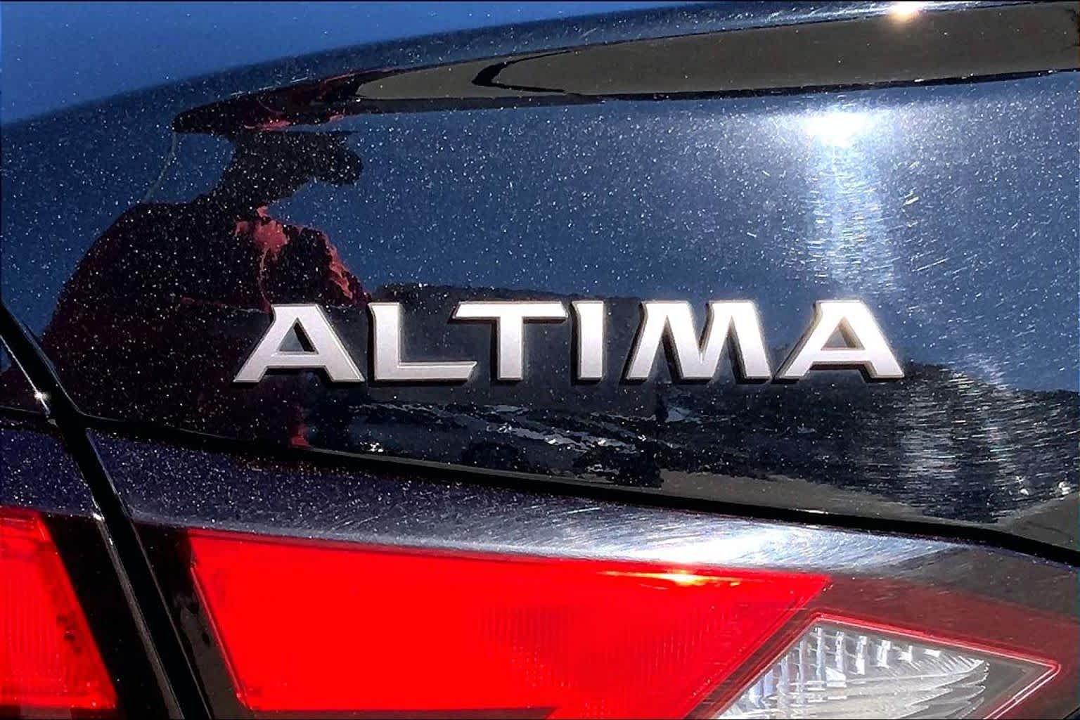Used 2025 Nissan Altima 2.5 SV FWD image 31