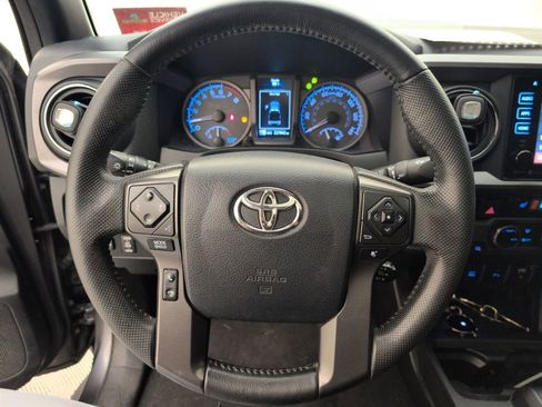 Used 2016 Toyota Tacoma TRD Sport image 36