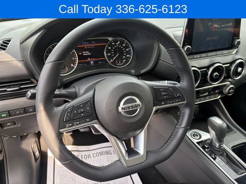 Used 2020 Nissan Sentra SV FWD image 12