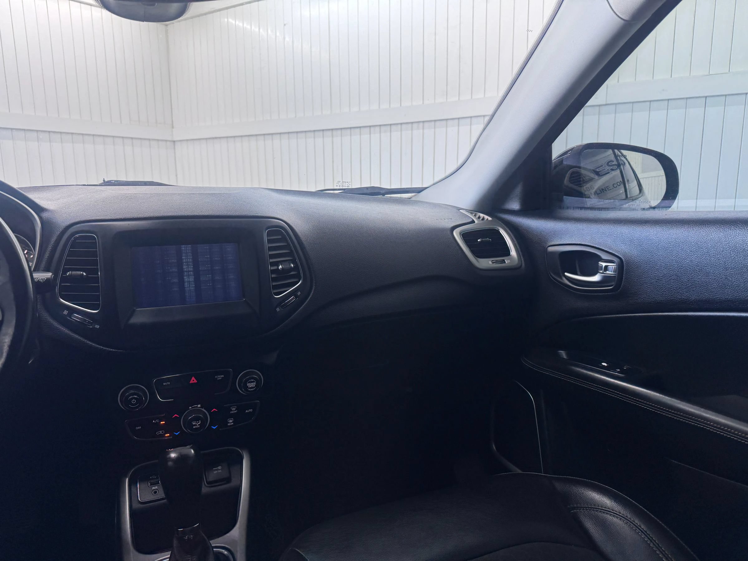 Used 2019 Jeep Compass Latitude FWD image 16