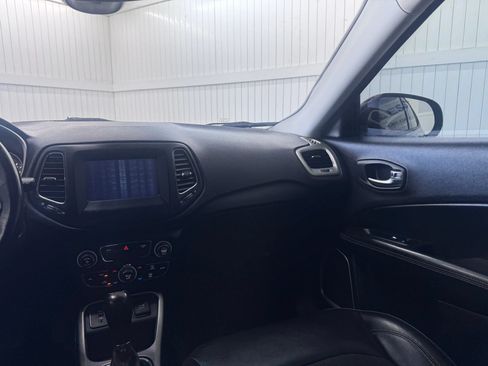 Used 2019 Jeep Compass Latitude FWD image 16