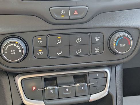 Used 2024 GMC Terrain SLE FWD image 20