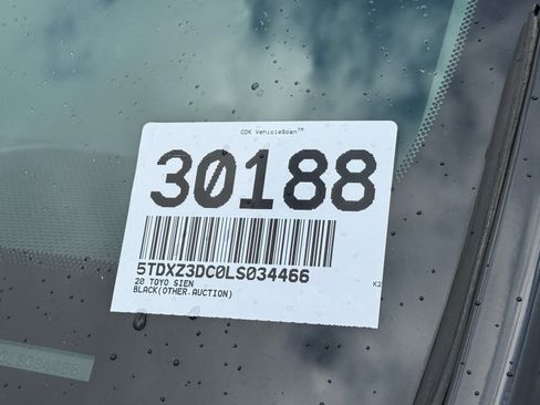 Used 2020 Toyota Sienna SE image 36