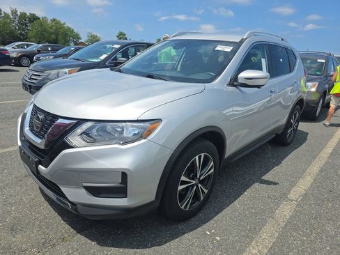 Used 2020 Nissan Rogue SV w/ Premium Package AWD/4WD image 5