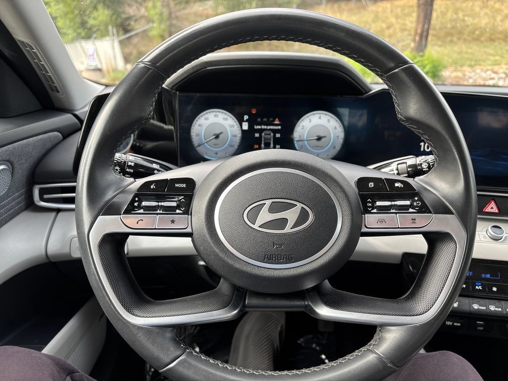 Certified 2024 Hyundai Elantra Limited FWD image 20
