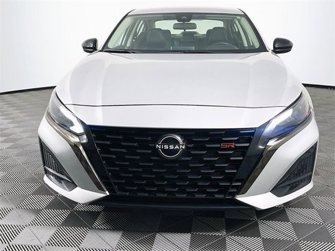 Used 2024 Nissan Altima 2.5 SR image 3