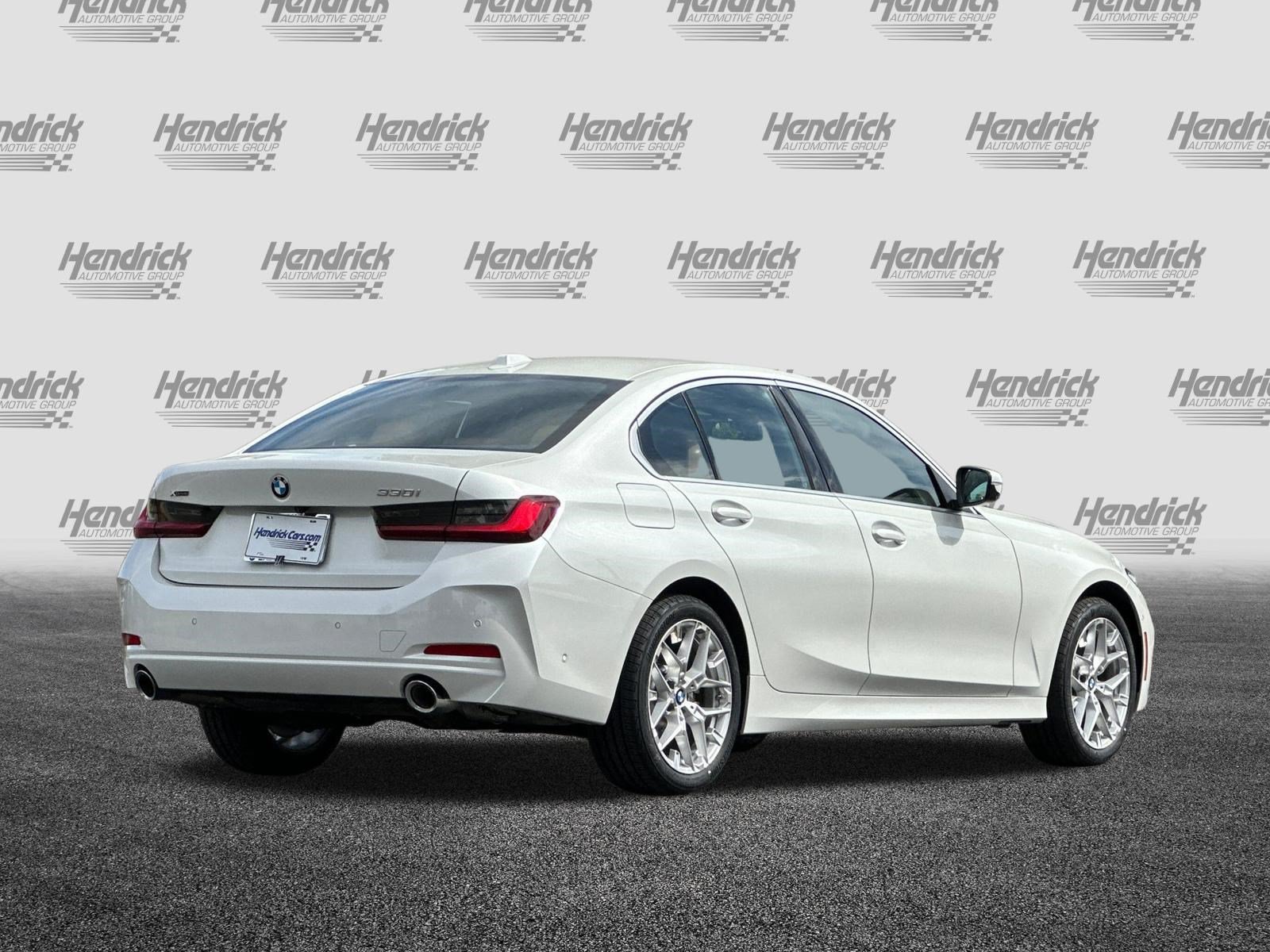 Used 2025 BMW 330i xDrive Sedan w/ Premium Package AWD/4WD image 5