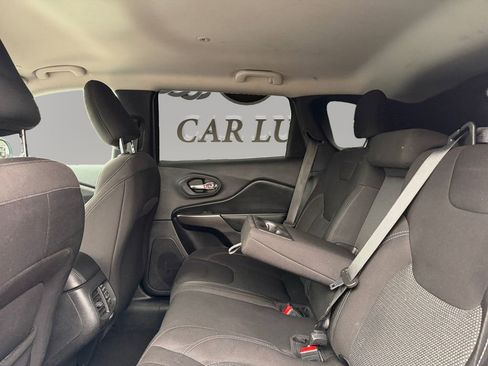 Used 2021 Jeep Cherokee Latitude AWD/4WD image 13