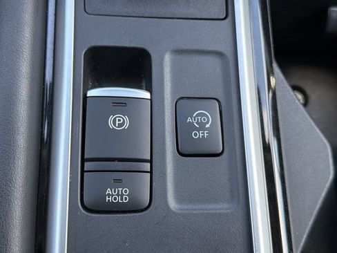 Used 2025 Nissan Pathfinder SV AWD/4WD image 10