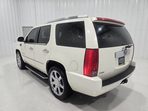 Used 2010 Cadillac Escalade Luxury image 5