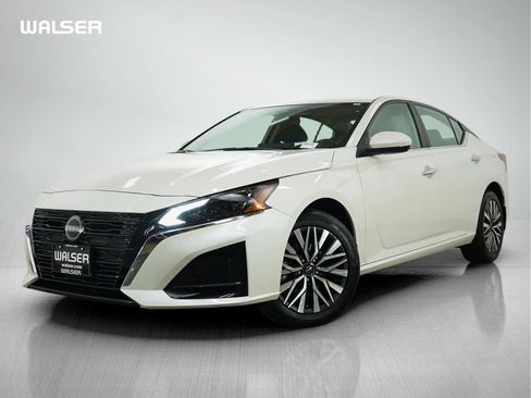 Used 2023 Nissan Altima 2.5 SV w/ SV Premium Package AWD/4WD image 1