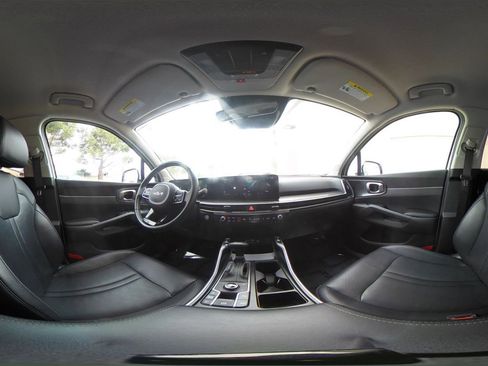 Used 2024 Kia Sorento S image 44