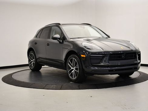 Certified 2026 Porsche Macan AWD/4WD image 9