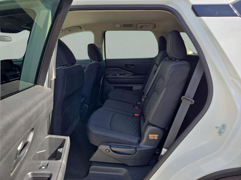 Used 2024 Nissan Pathfinder SV image 30