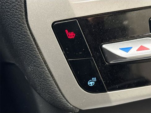 Used 2020 Ford Explorer XLT w/ Equipment Group 202A image 6