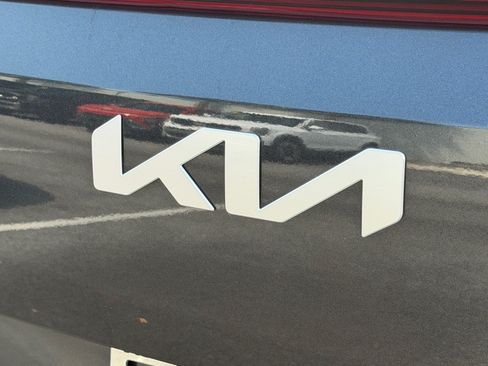 Used 2025 Kia Carnival FWD image 45