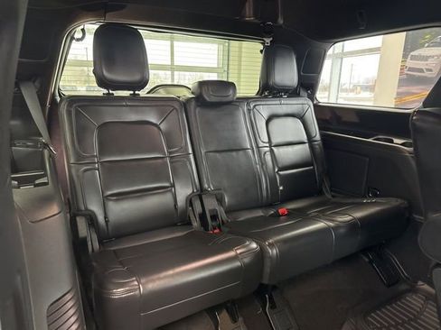 Used 2023 Lincoln Navigator Reserve AWD/4WD image 12