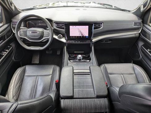 Used 2024 Jeep Wagoneer L Series II RWD image 16
