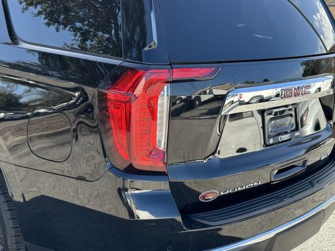 Used 2022 GMC Yukon SLT w/ SLT Luxury Package image 10