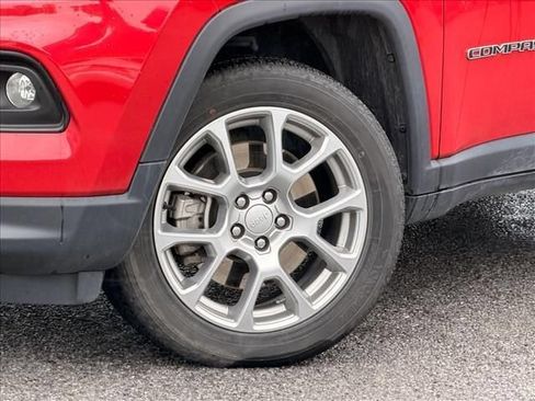 Used 2023 Jeep Compass Latitude AWD/4WD image 30